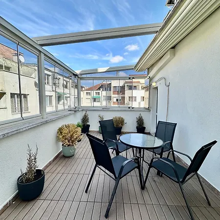 Central District 3 Bedroom Place Apartment Plovdiv