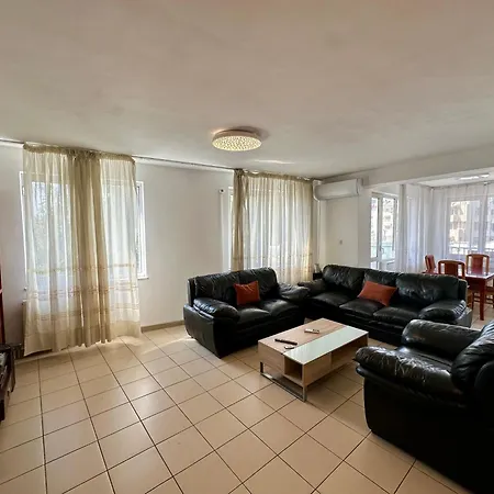 Central District 3 Bedroom Place Apartment *