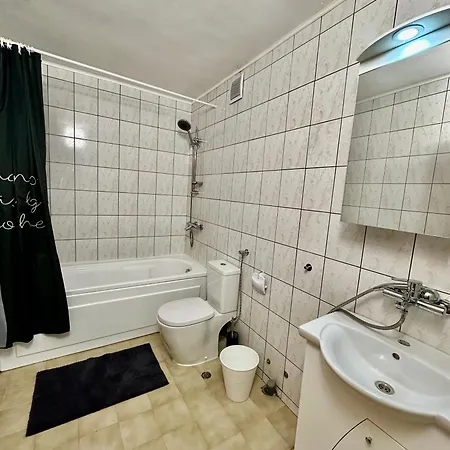 Central District 3 Bedroom Place Apartment *