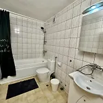 Central District 3 Bedroom Place Apartment *
